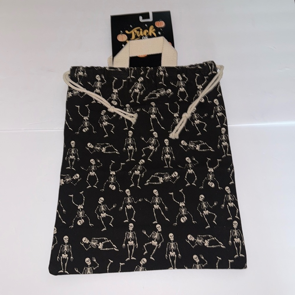 NWT Trick or Treat Reusable Durable Canvas Drawstring Tote Bag Halloween Skelton